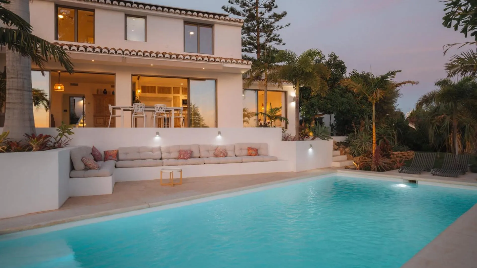 Bed & Breakfast In Villa Eden Palm Benalmádena