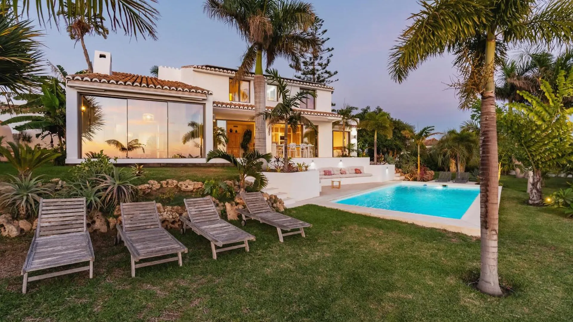 Bed & Breakfast In Villa Eden Palm Benalmádena 0*,  España